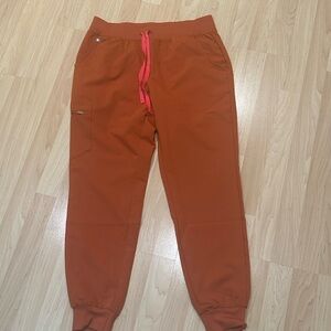 New with tags .Figs dirty chai Jogger Pants with Pink Accents size medium